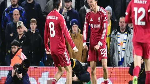 太阳次节崩盘，火箭半场大爆发，布克高效20分难填29分鸿沟